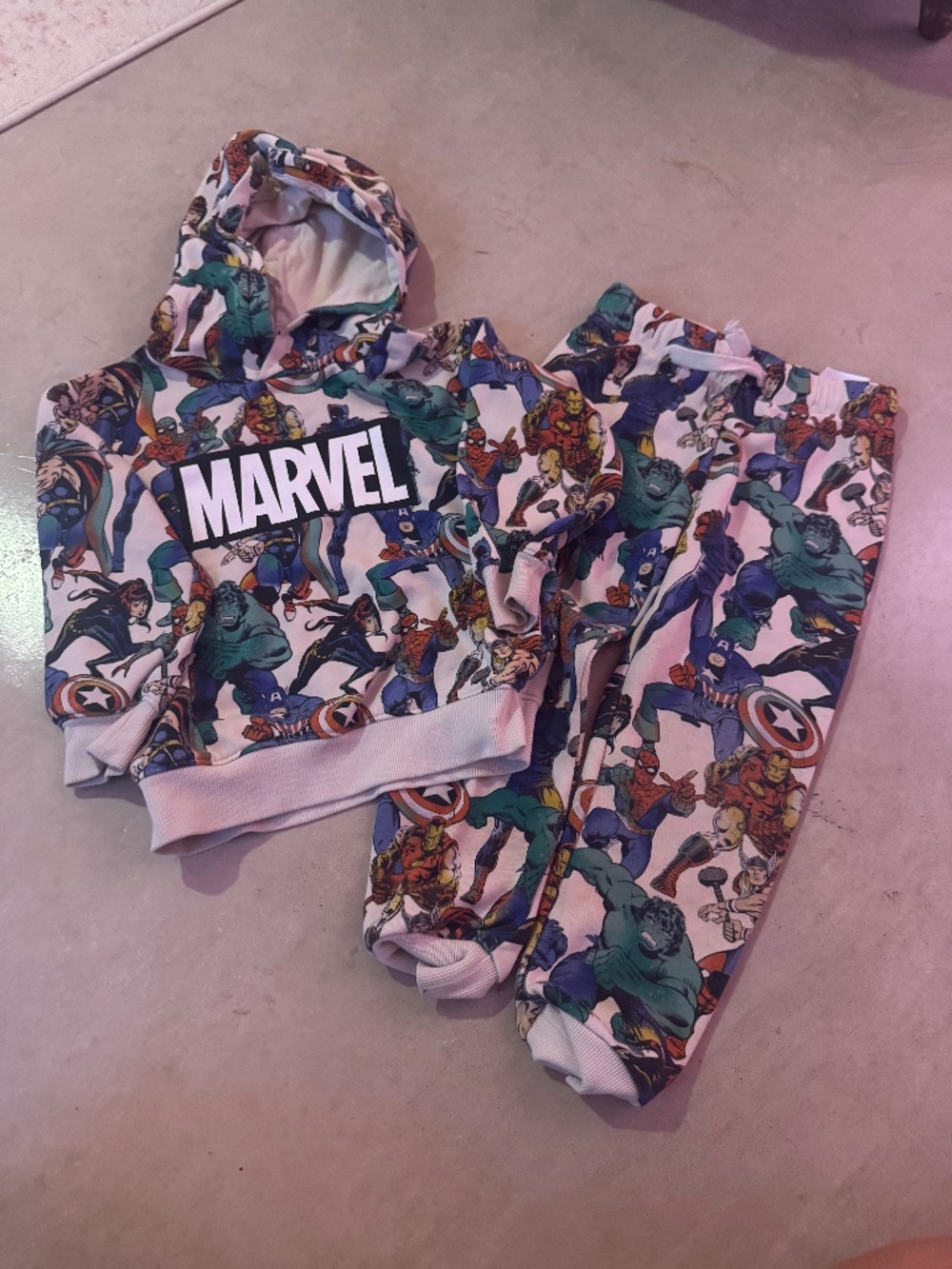 H&M Marvel Comics Avengers 2-Piece Hoodie & Jogger Set - Boys Size 5T